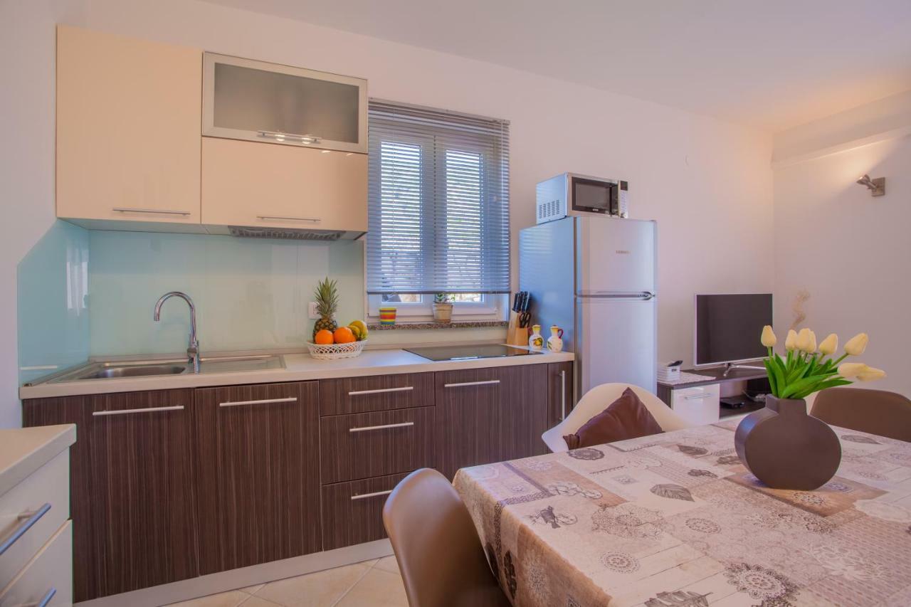 Apartman Madlen Cres Exterior photo