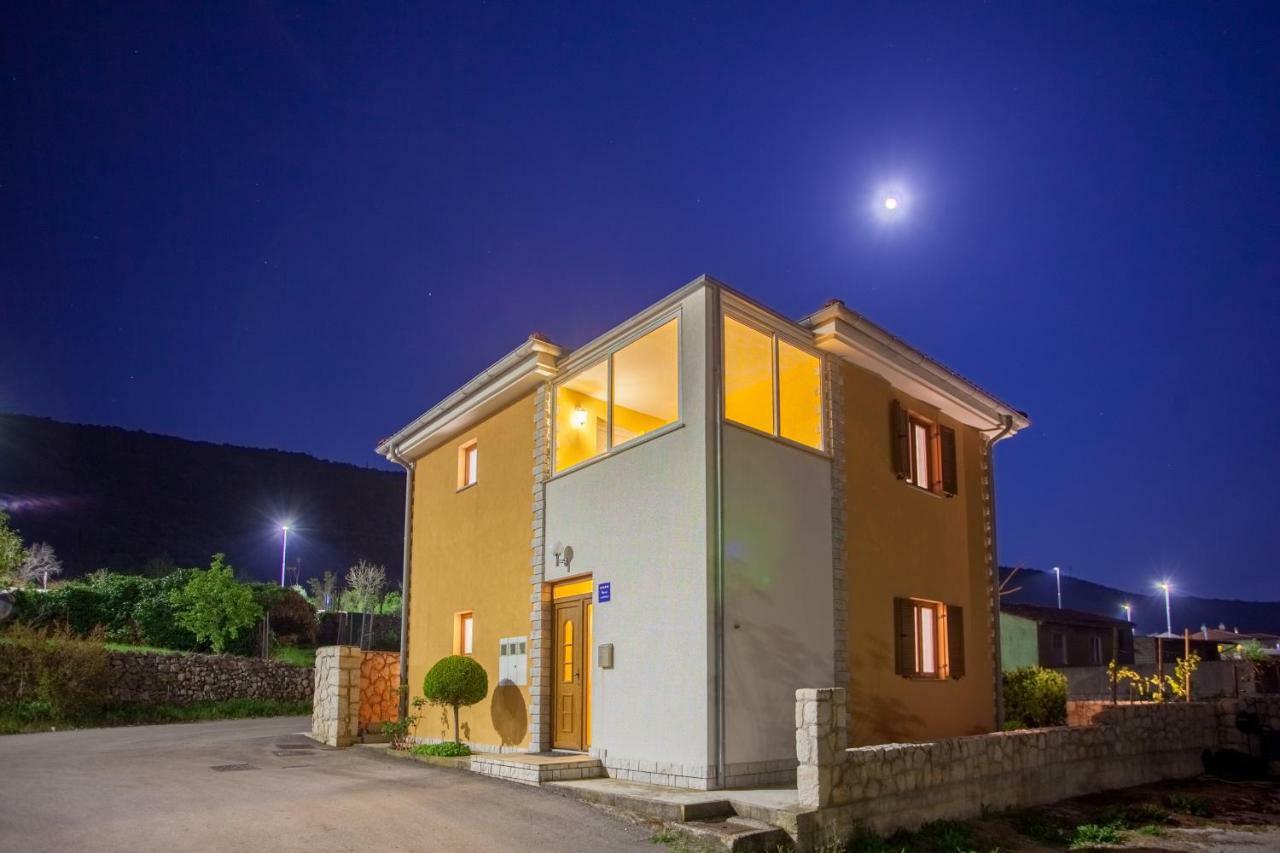 Apartman Madlen Cres Exterior photo