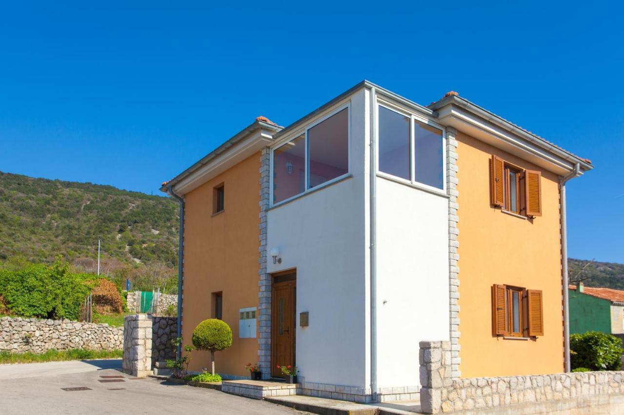 Apartman Madlen Cres Exterior photo
