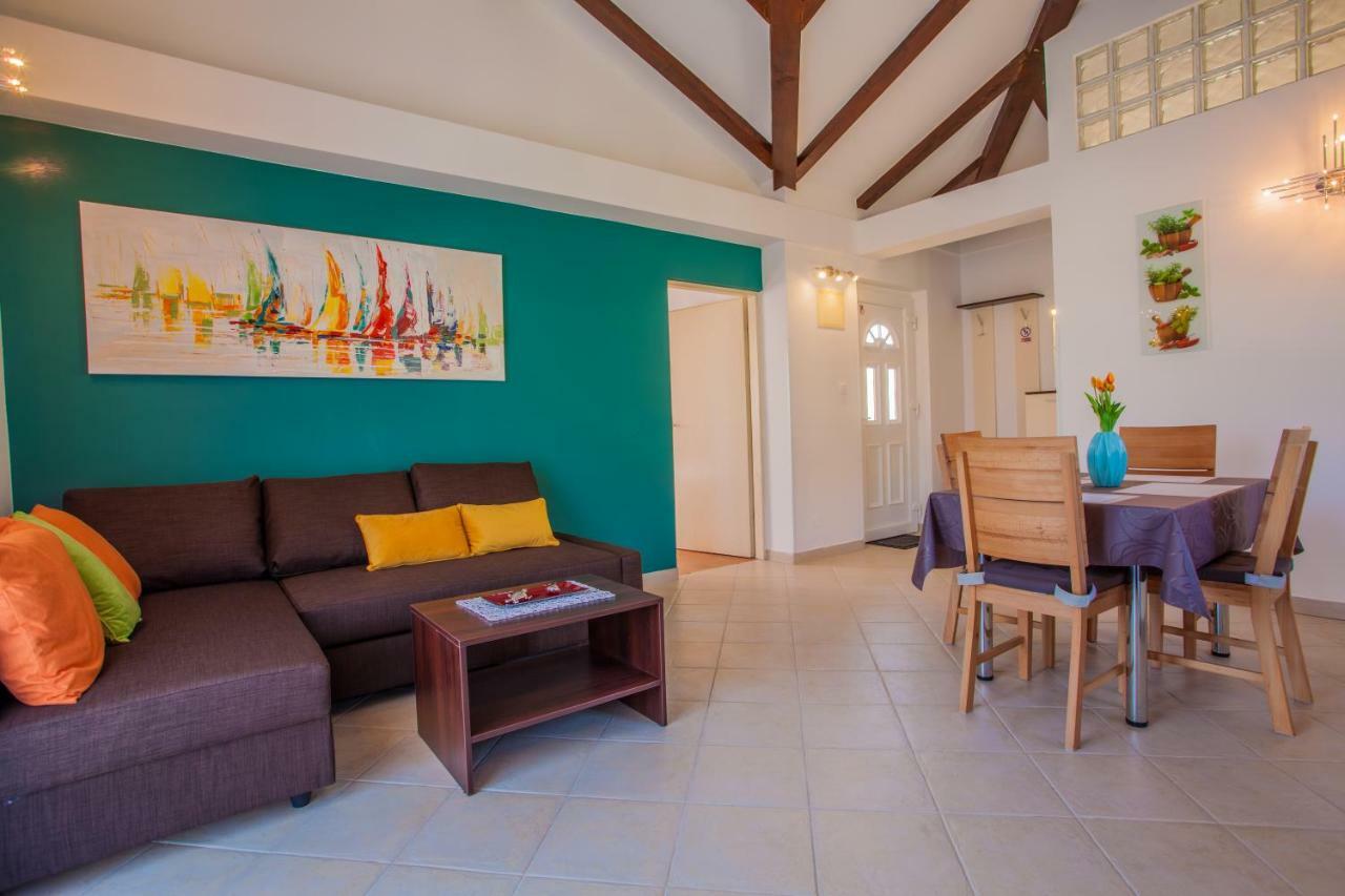 Apartman Madlen Cres Exterior photo