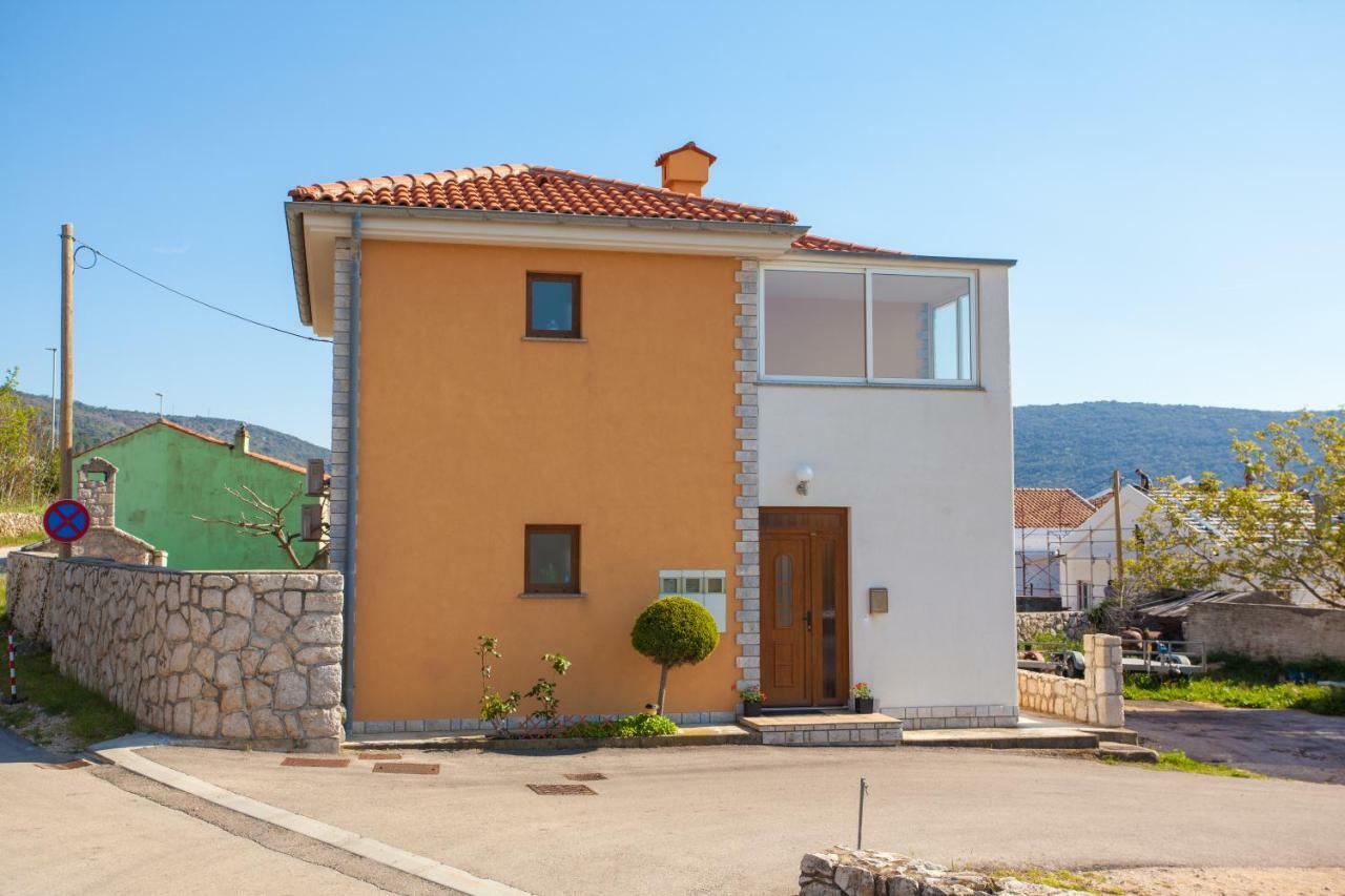 Apartman Madlen Cres Exterior photo